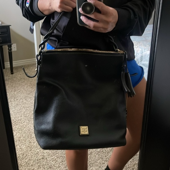 A black Dooney and Bourke ladies purse. - Picture 12 of 16